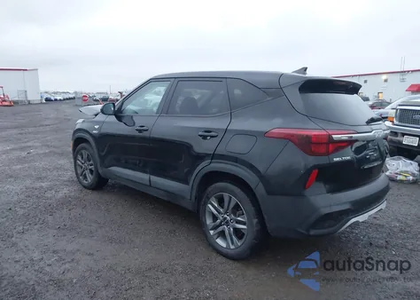 2022 Kia Seltos Lx z USA, uszkodzony, nr VIN KNDEPCAA2N7315956